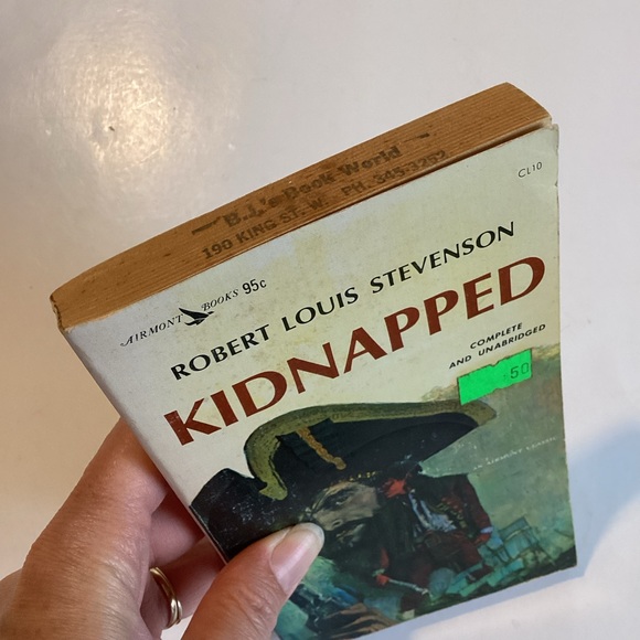 4 /💲20 🤑 1963 classic book - Picture 2 of 5